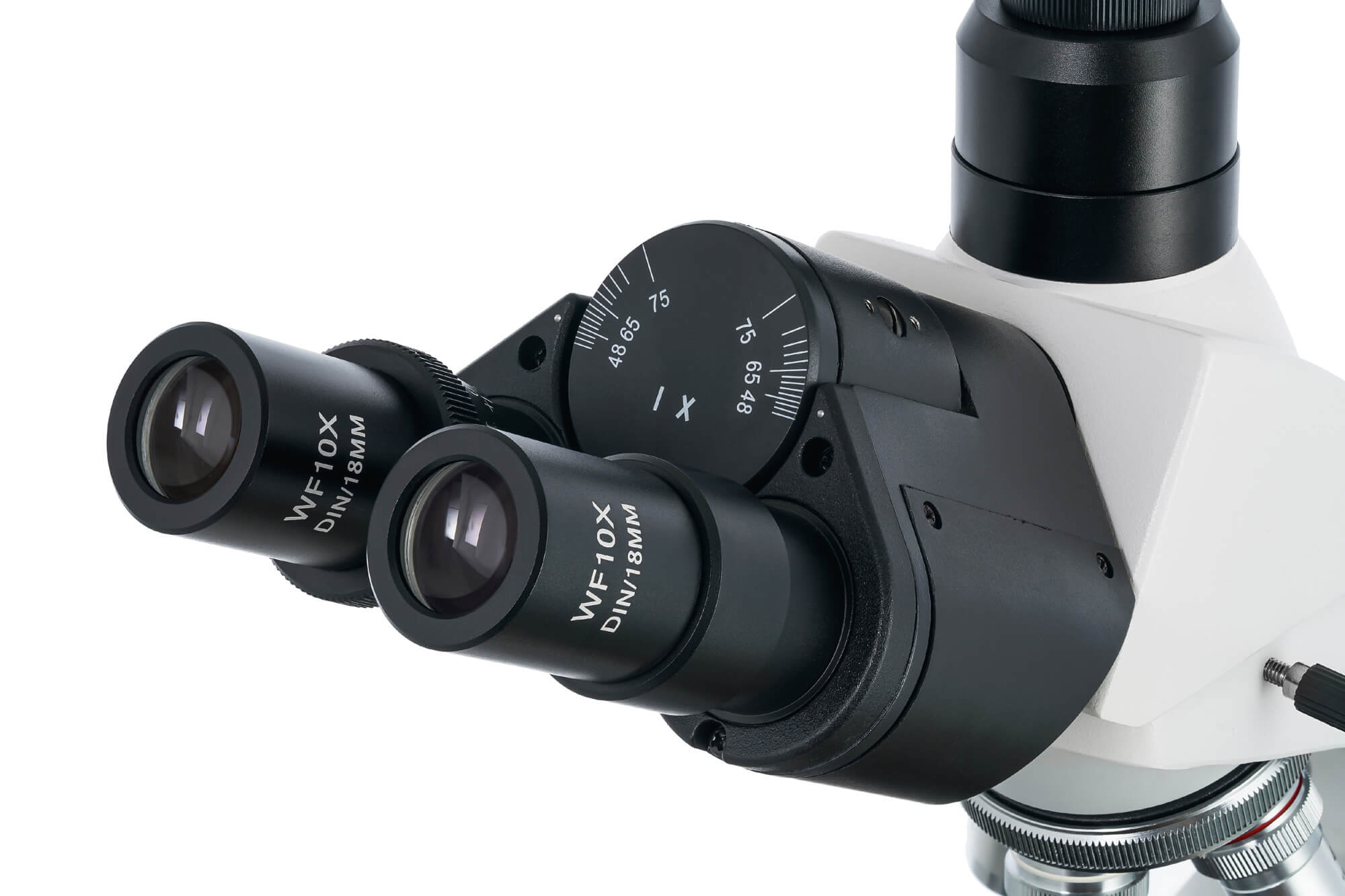 Trinokulárny mikroskop Levenhuk 900T